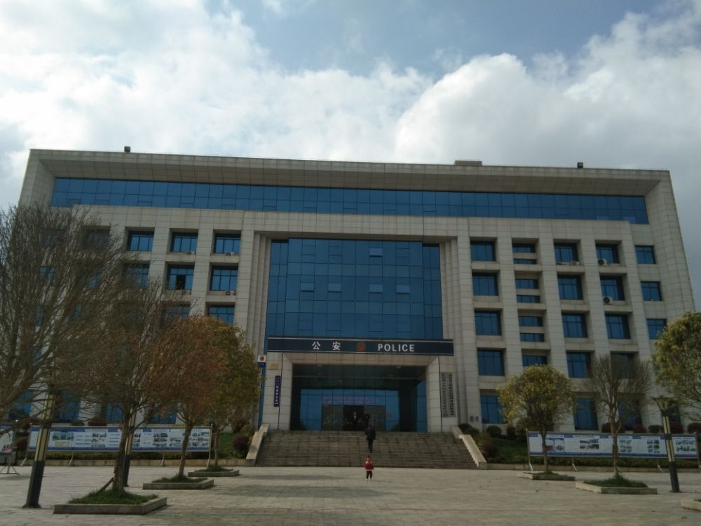 甕安縣公安局招標(biāo)采購中贏一套恒壓給水設(shè)備+304不銹鋼水箱