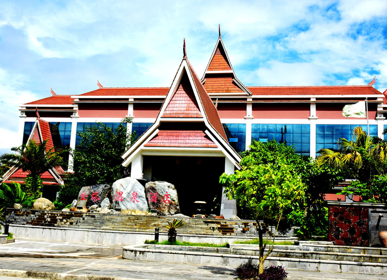 梁河縣金塔溫泉酒店定制11KW一用一備熱水型恒壓供水設(shè)備一臺